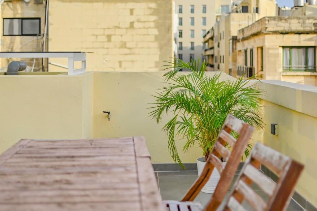 Sliema Unique 4 Bedroom Townhouse Off The Beach Exteriör bild