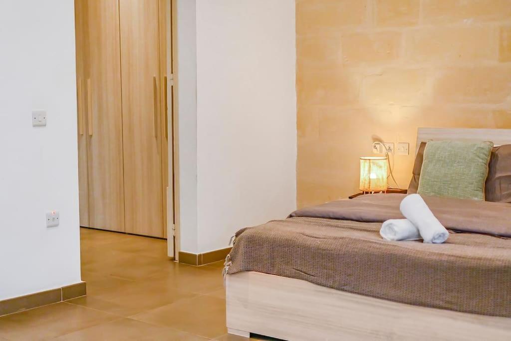 Sliema Unique 4 Bedroom Townhouse Off The Beach Exteriör bild